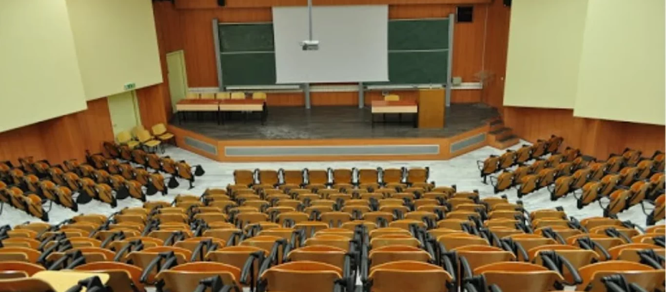 Σενεγάλη: Φοιτητής ντύθηκε... γυναίκα, πήγε να δώσει εξετάσεις για τη φίλη του και φυλακίστηκε!